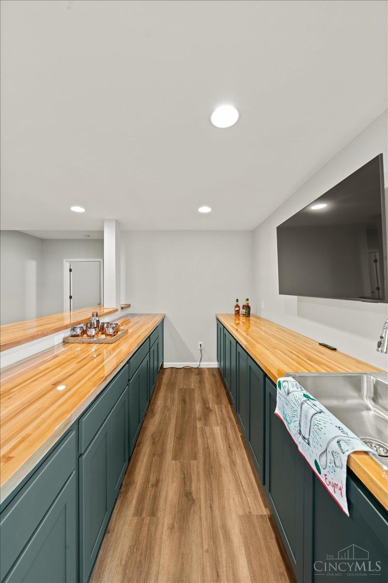 5186 Center View Drive