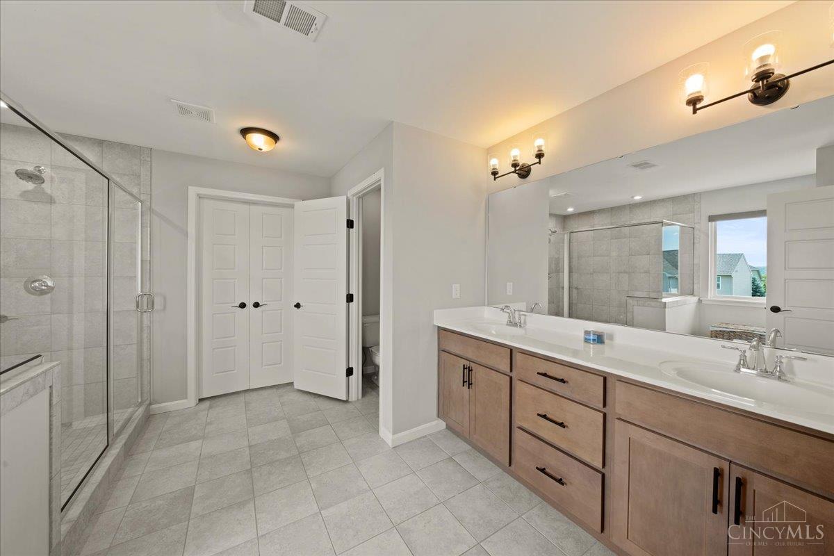 5186 Center View Drive
