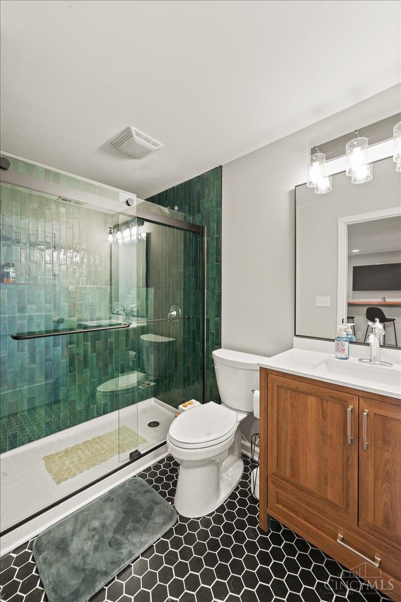 5186 Center View Drive