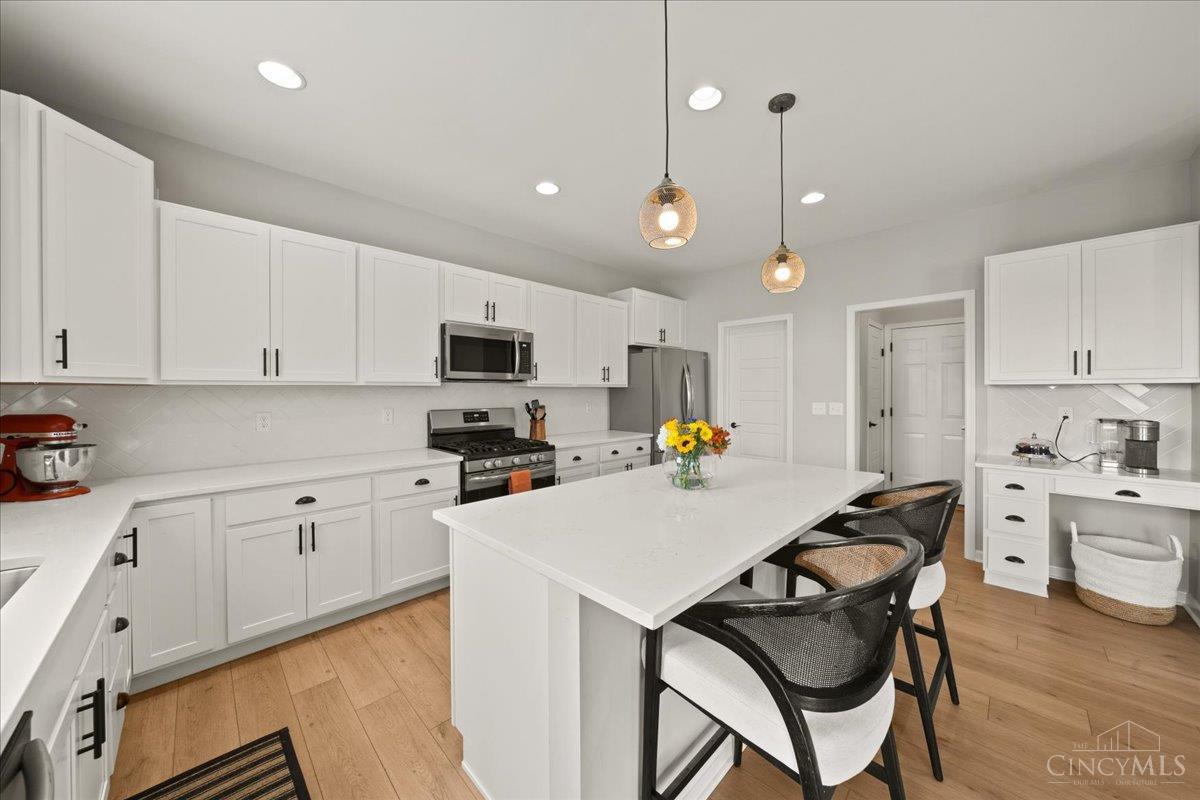 5186 Center View Drive
