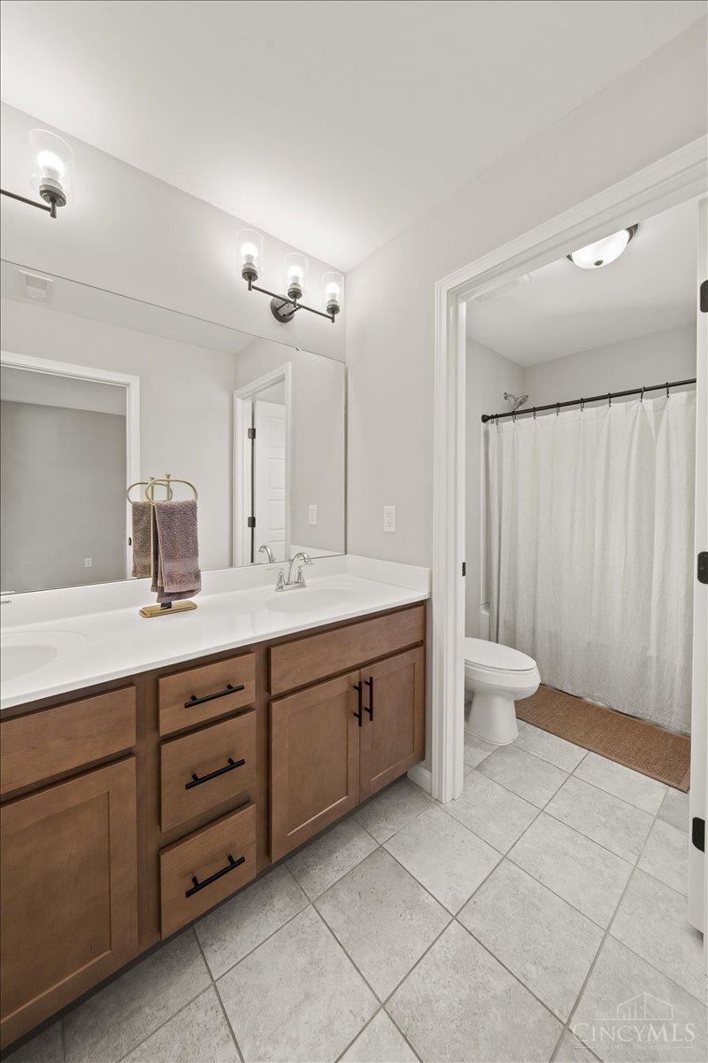 5186 Center View Drive