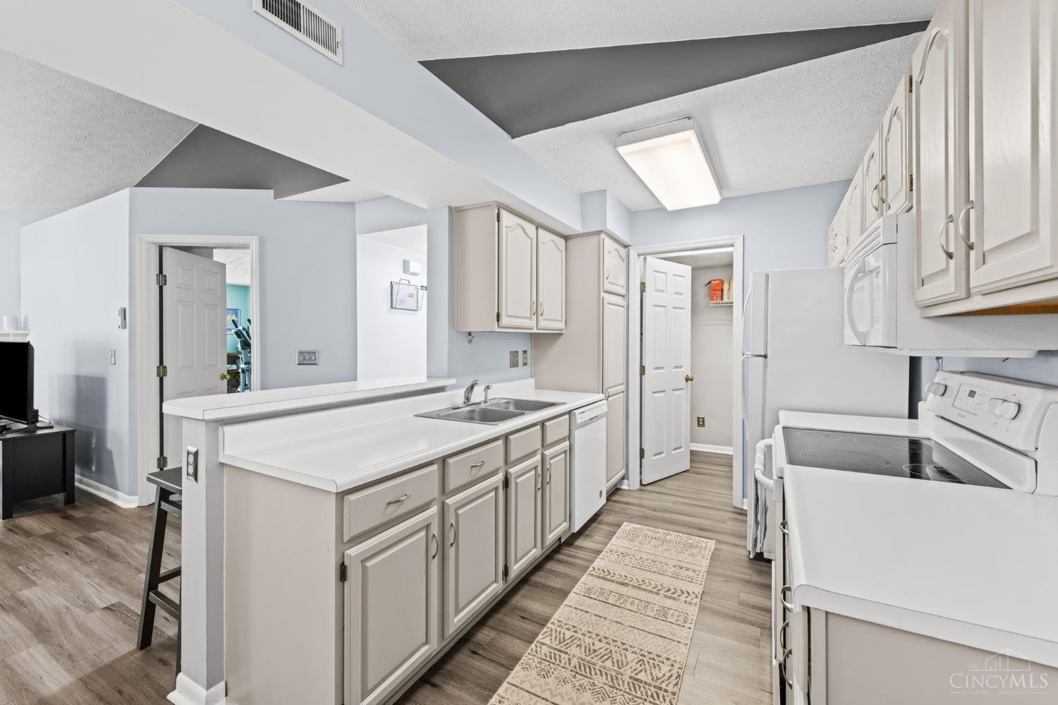 9860 Regatta Drive 305