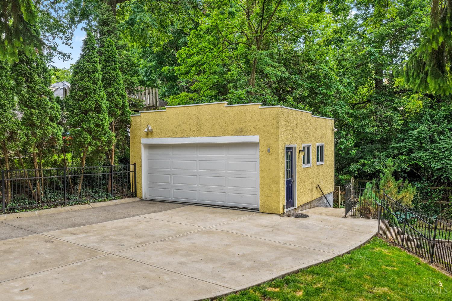 3449 Berry Avenue