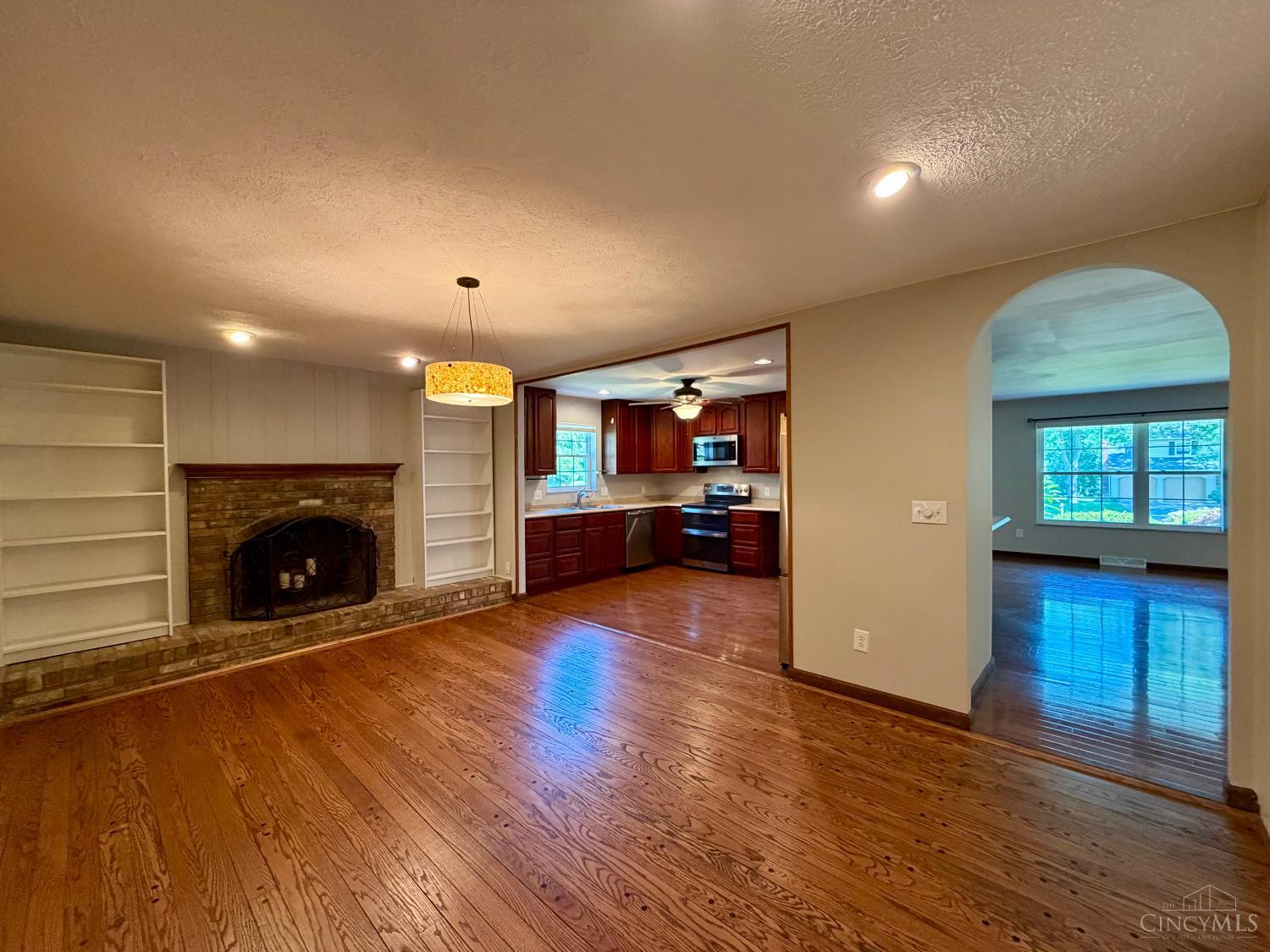 6707 Apache Way
