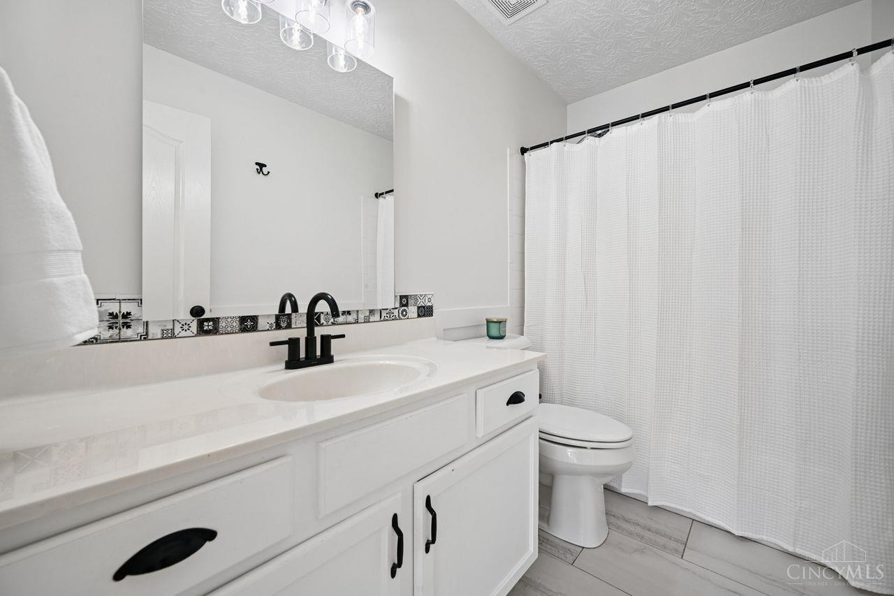 6590 Waverly Park