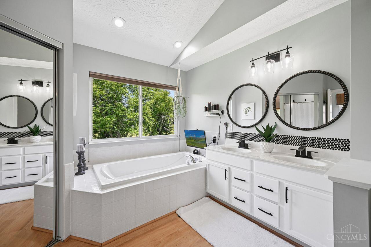 6590 Waverly Park