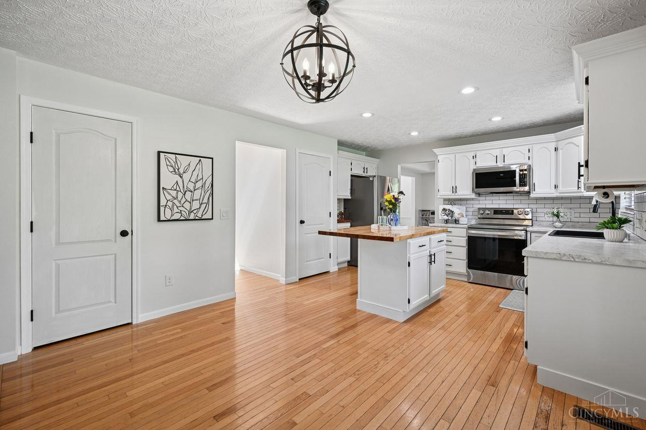 6590 Waverly Park