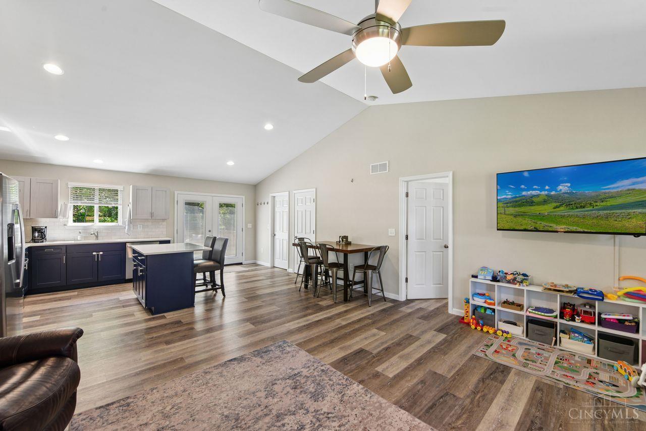 1249 Traction Road