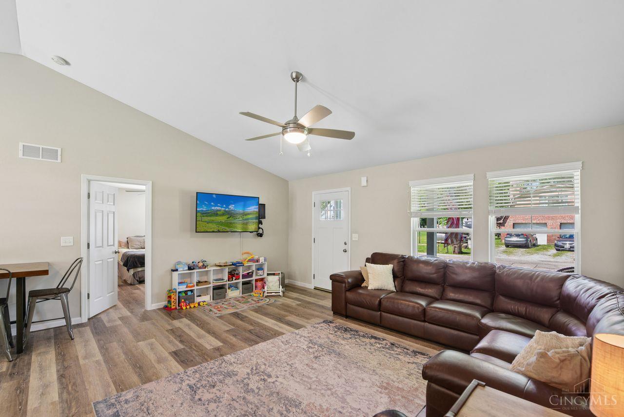 1249 Traction Road