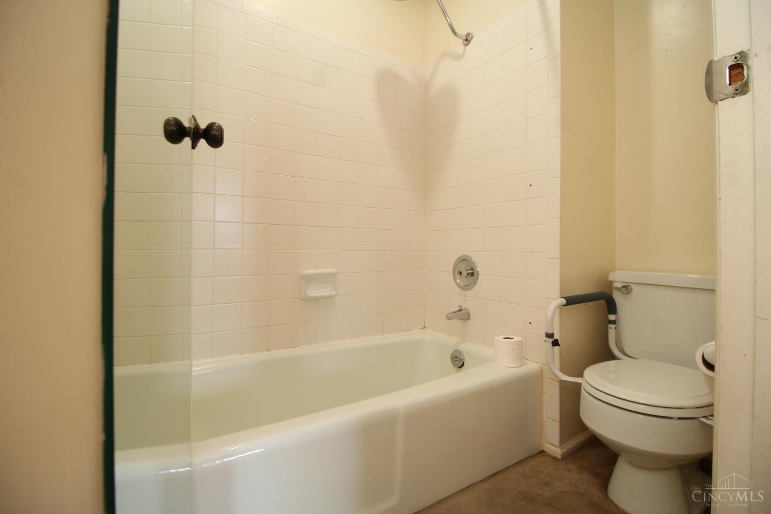 1371 Taft Place
