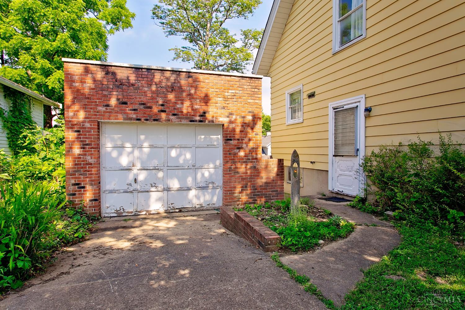 611 Maple Street