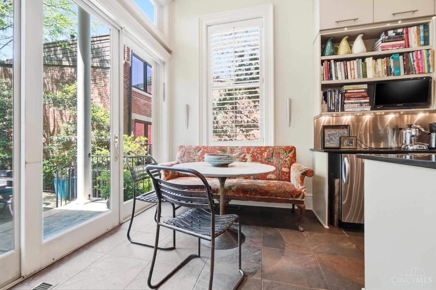 548 Liberty Hill