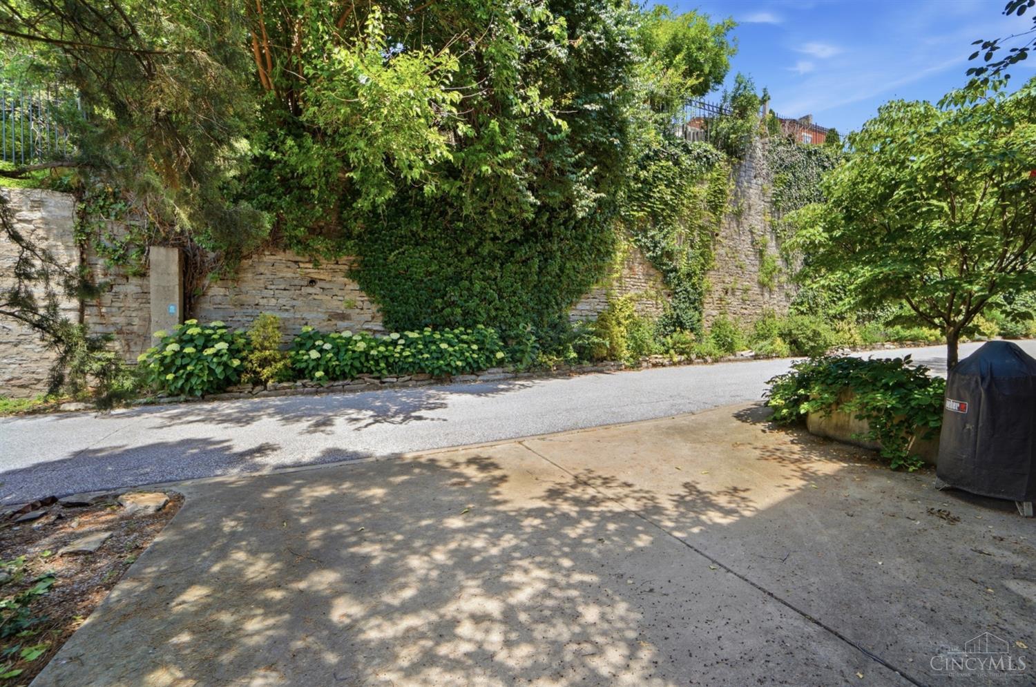 548 Liberty Hill