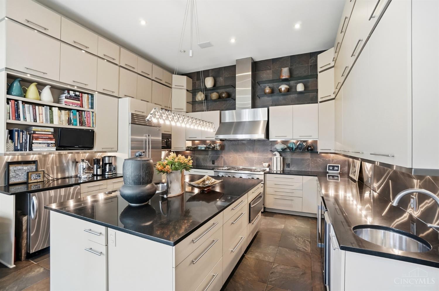 548 Liberty Hill