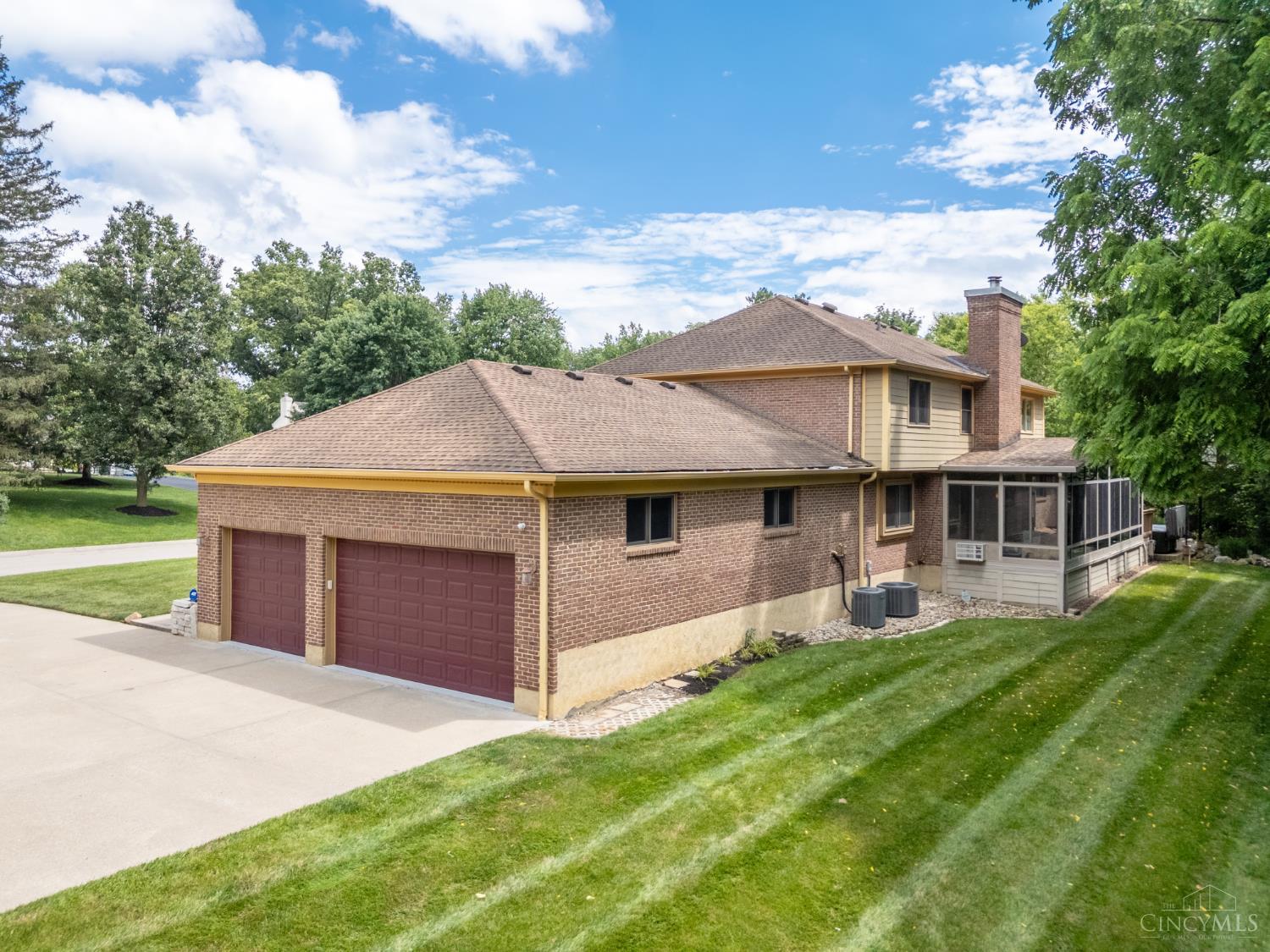9943 Huntersrun Lane