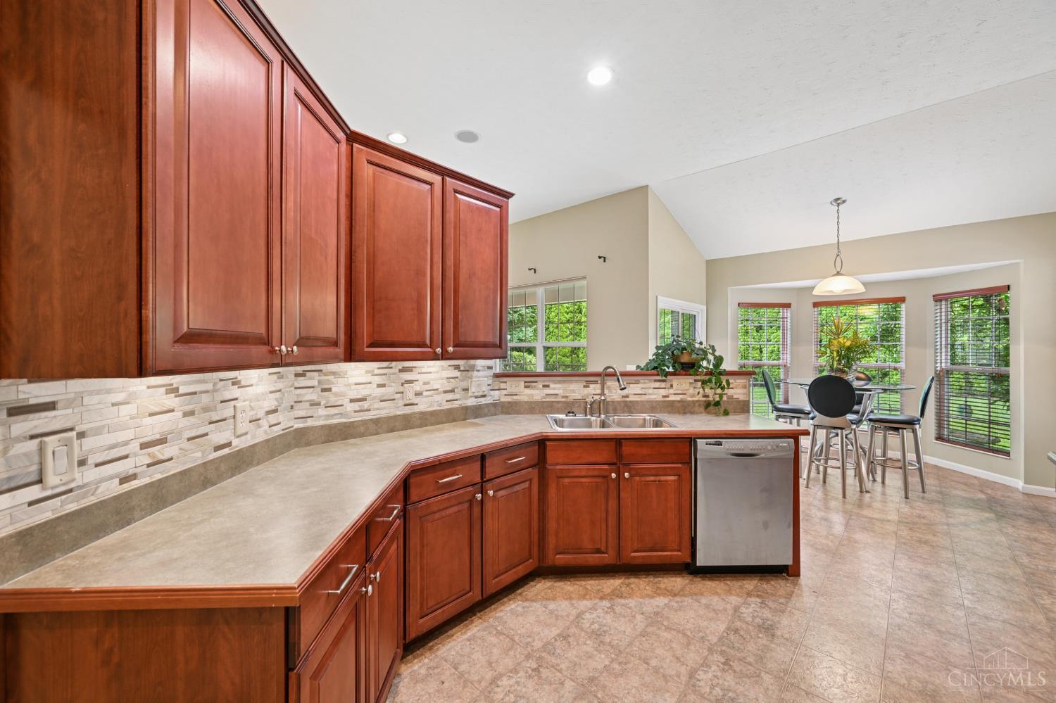 5252 Venetian