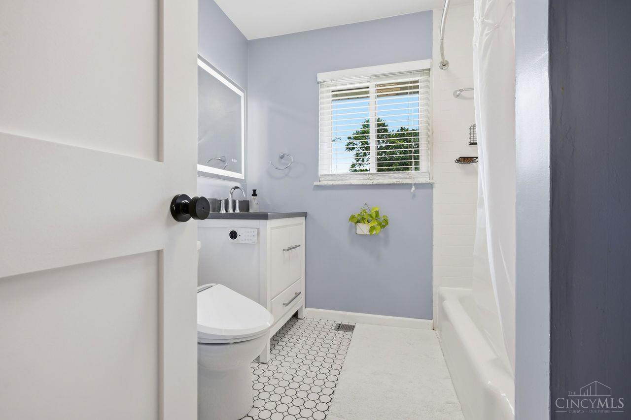 1302 Moonkist Court