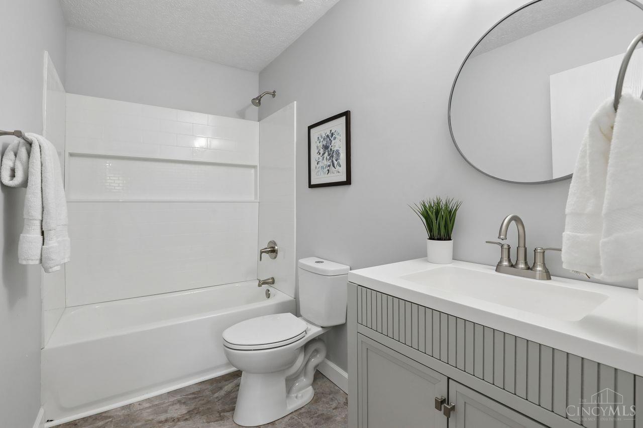 3072 Macintosh Lane