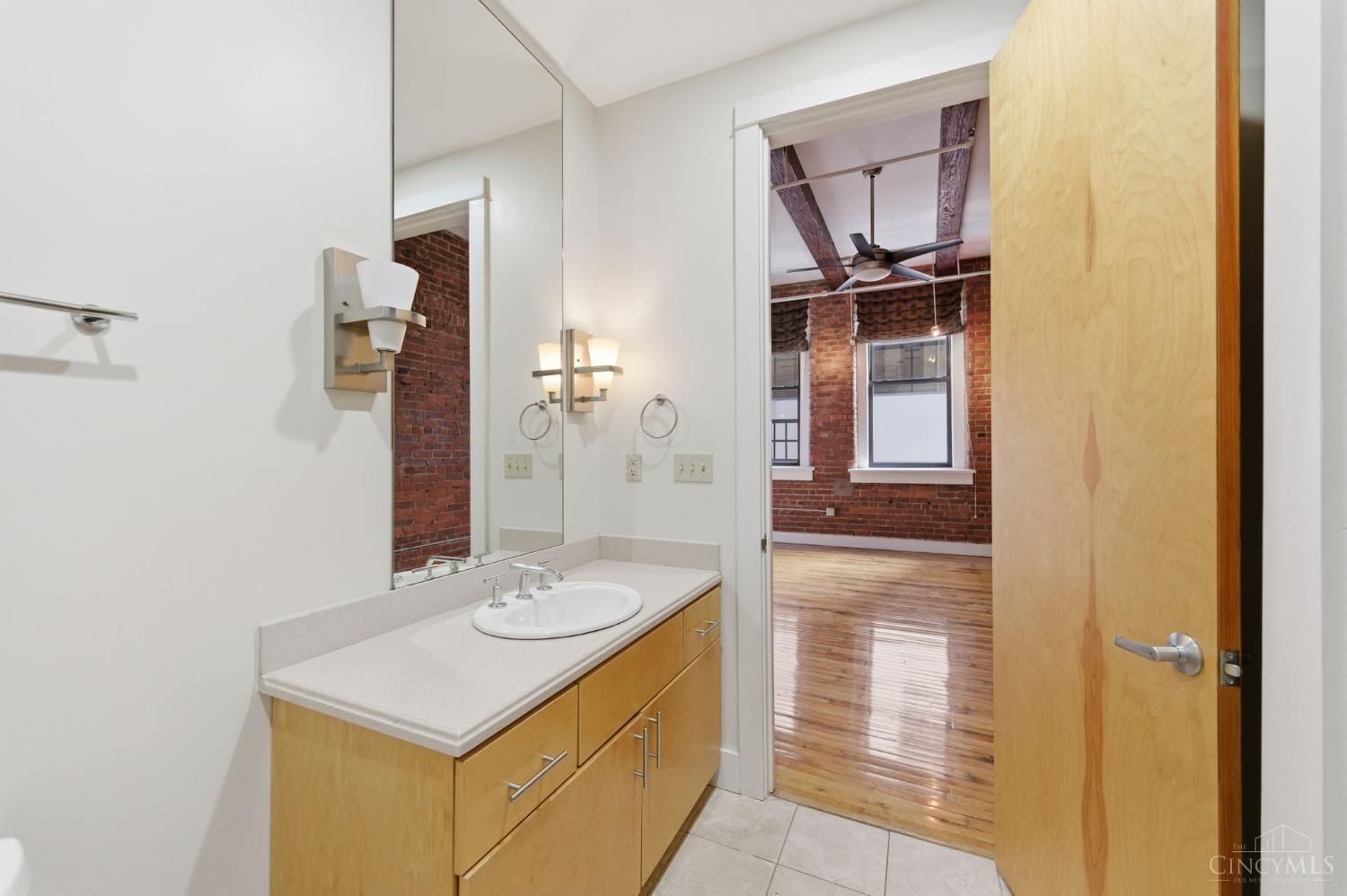 26 E Sixth Street 702
