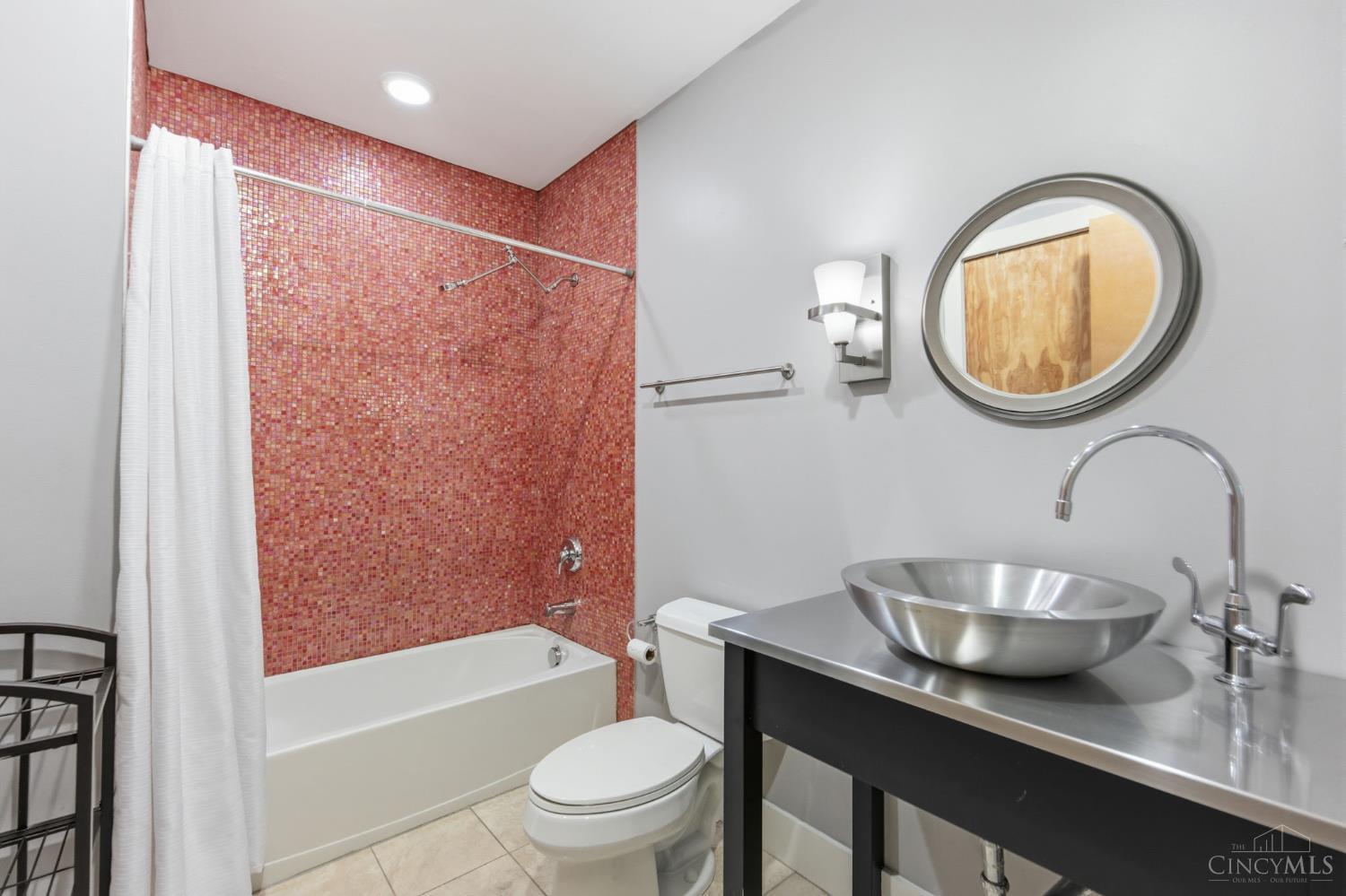 26 E Sixth Street 702
