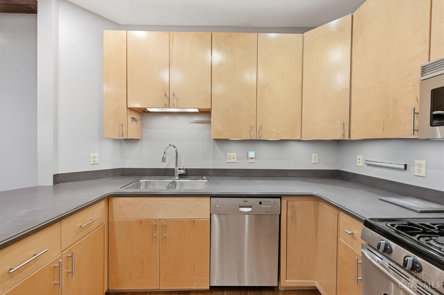 26 E Sixth Street 702