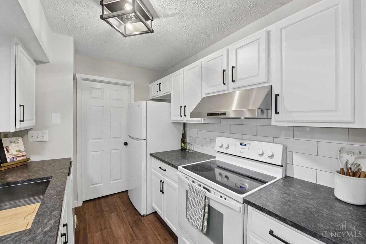 8919 Eagleview Drive 3
