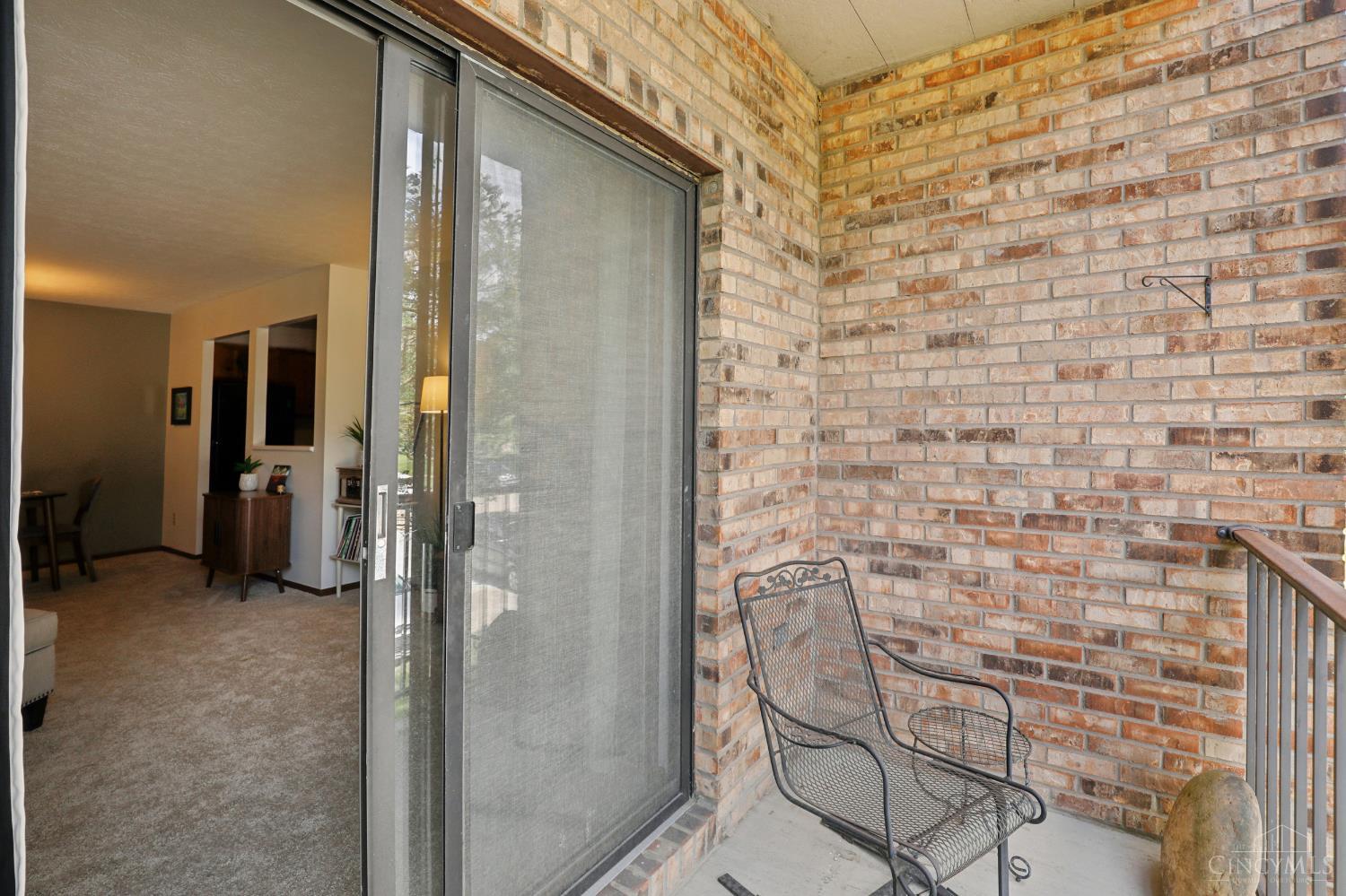 539 Davis Road 8