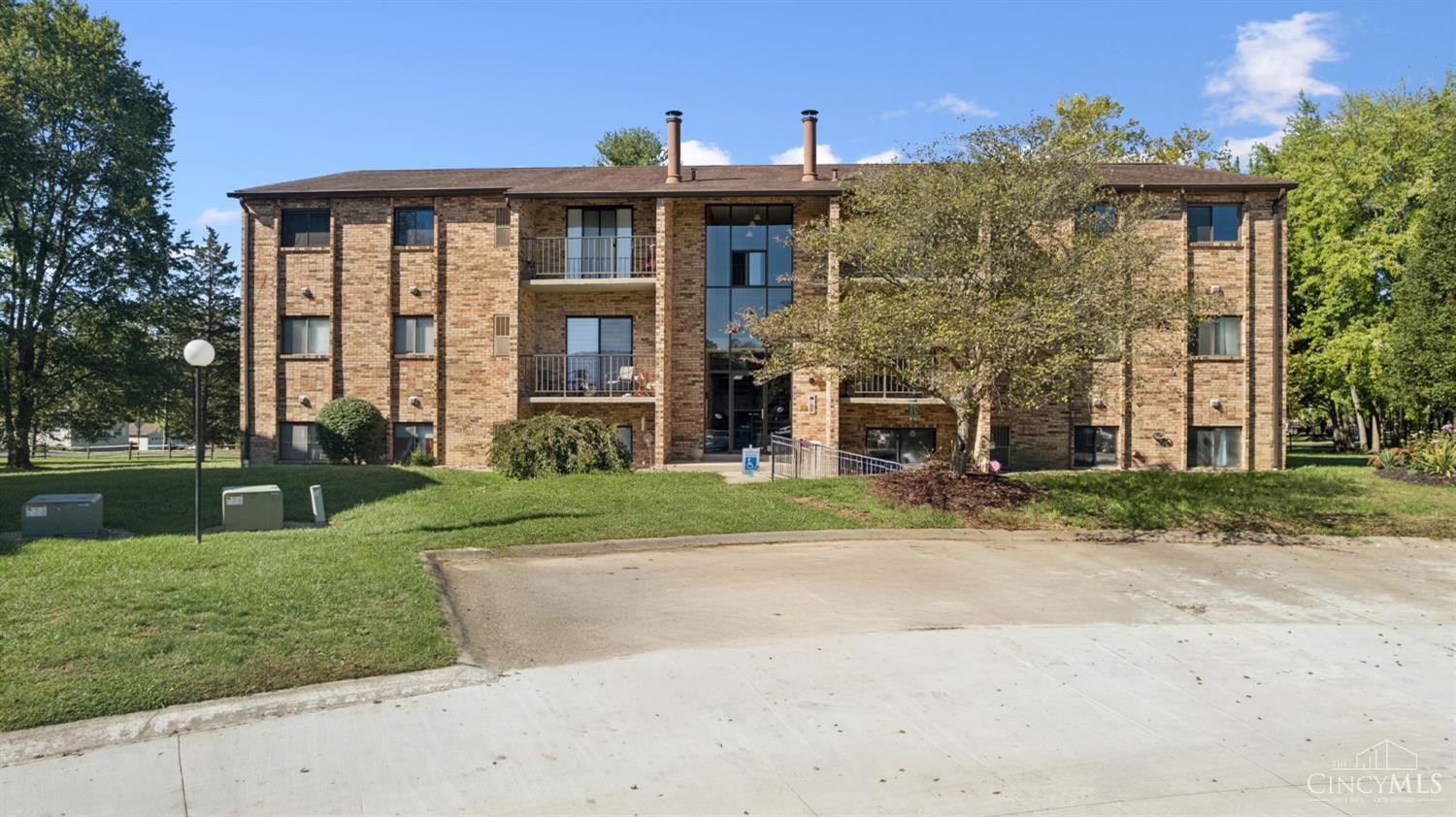 539 Davis Road 8