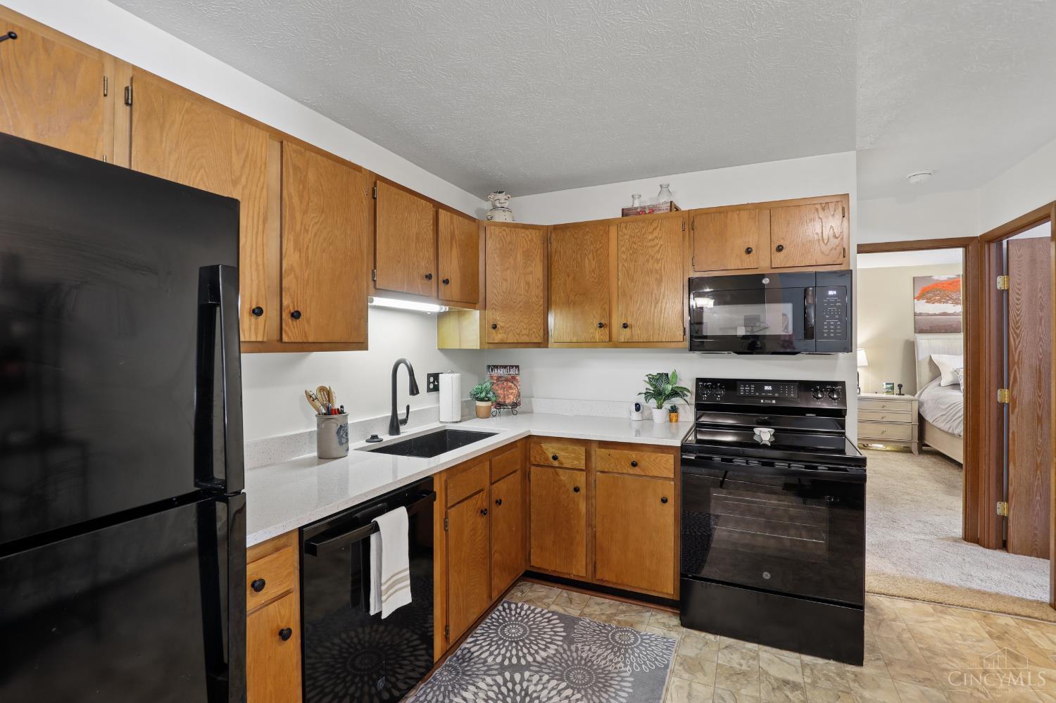 539 Davis Road 8