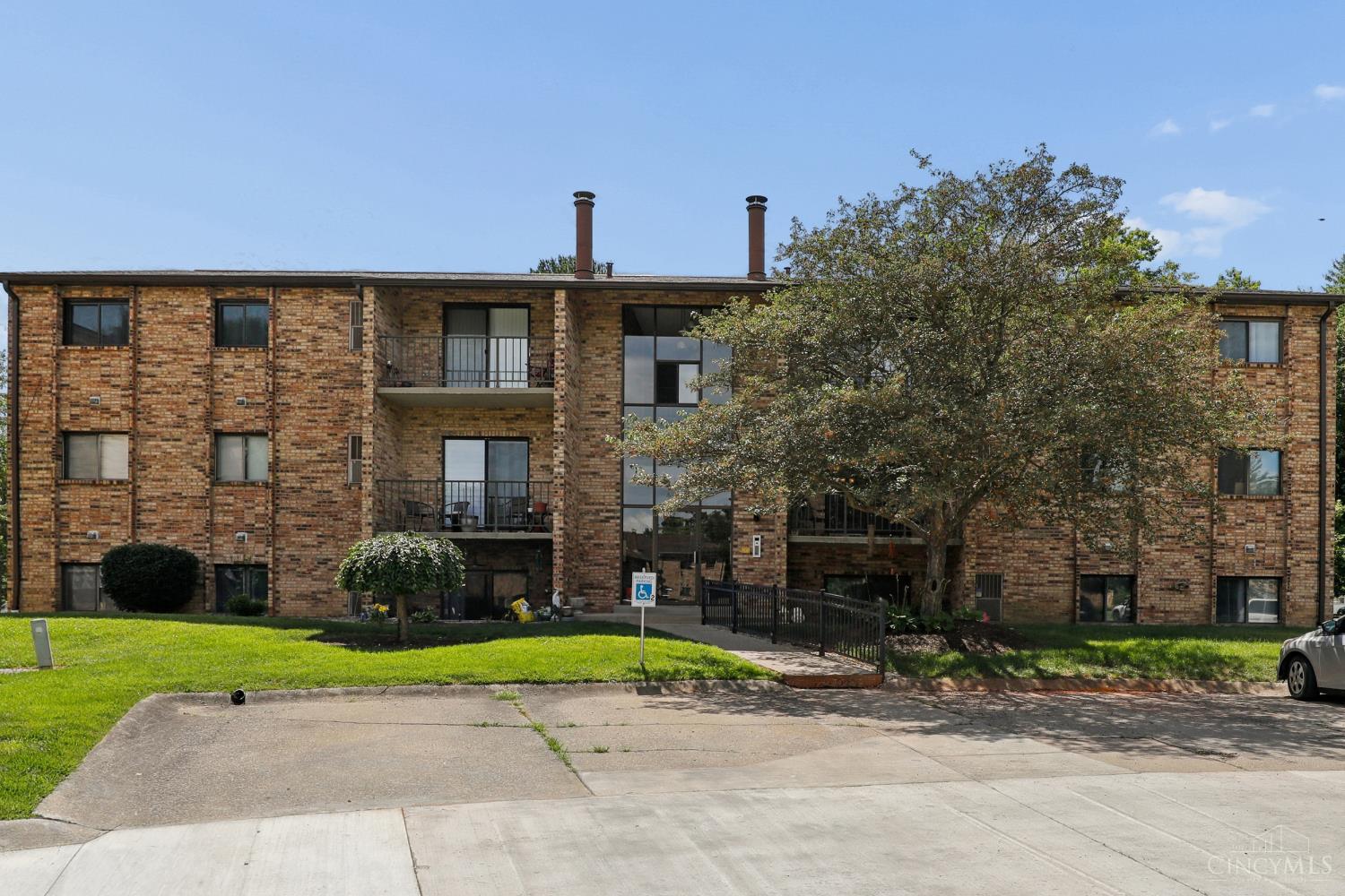 539 Davis Road 8