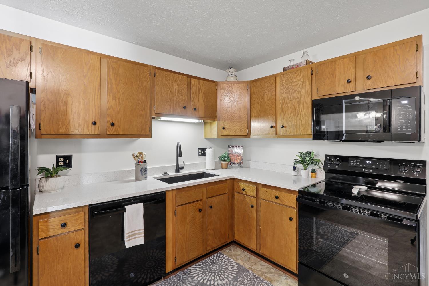 539 Davis Road 8
