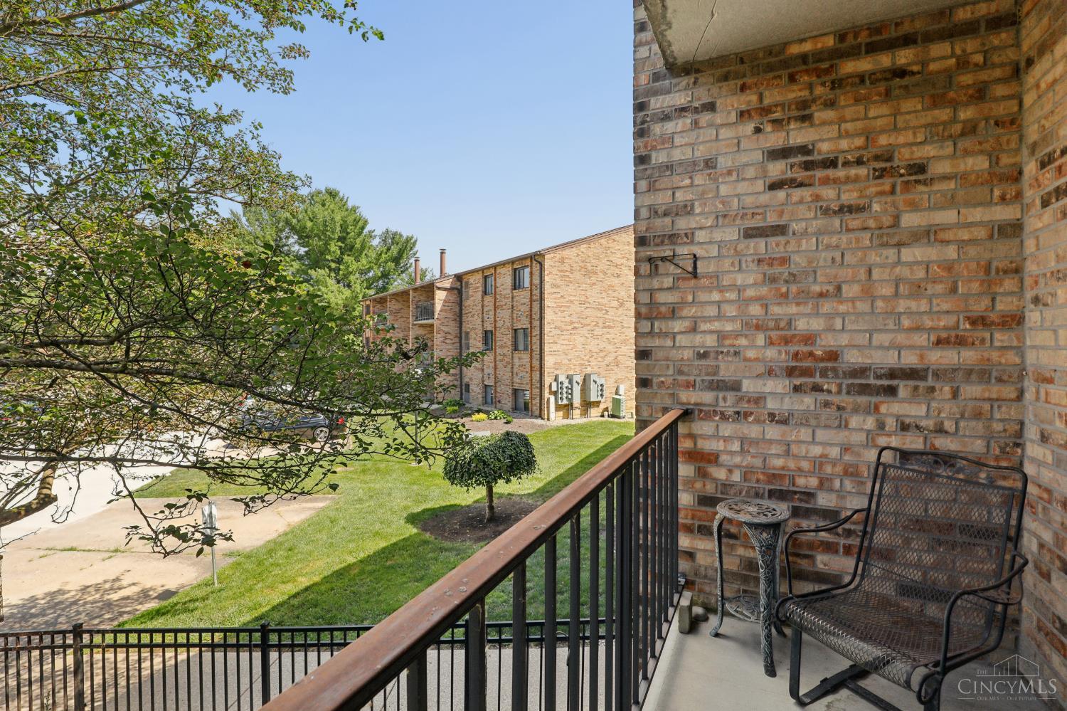 539 Davis Road 8