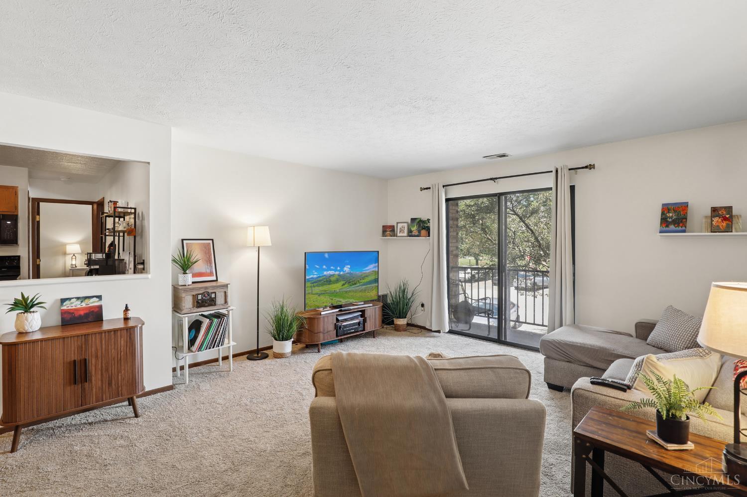 539 Davis Road 8