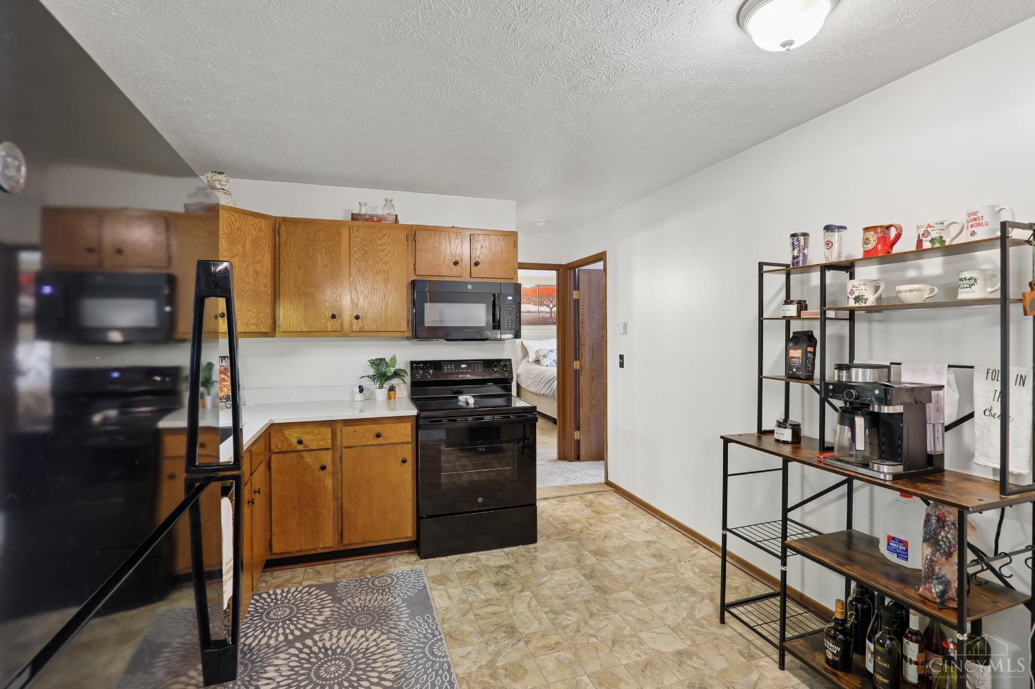 539 Davis Road 8