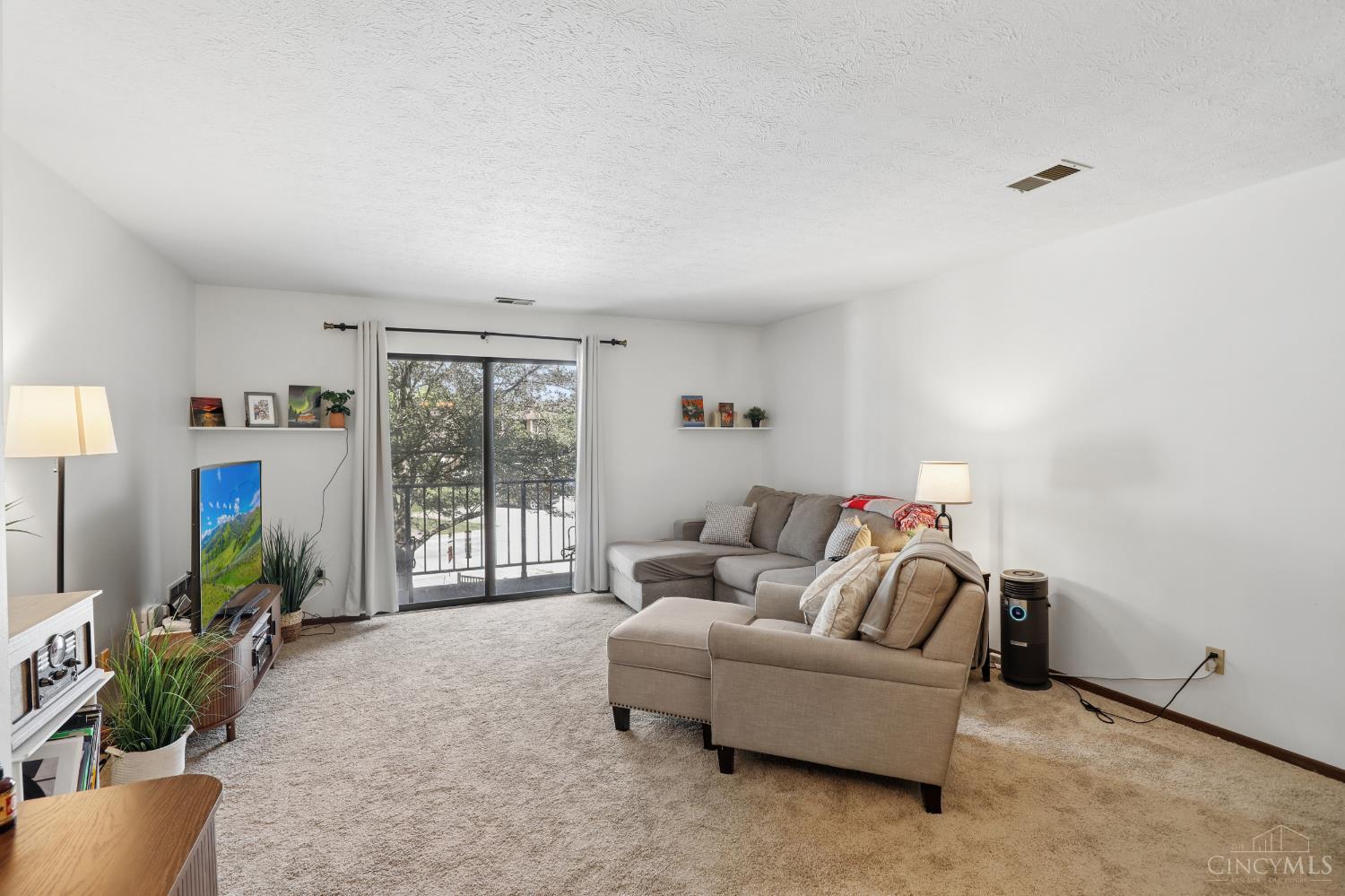 539 Davis Road 8