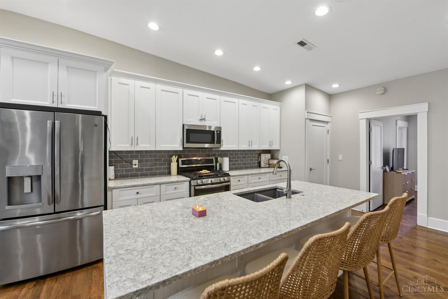 817 Broadway Street 3