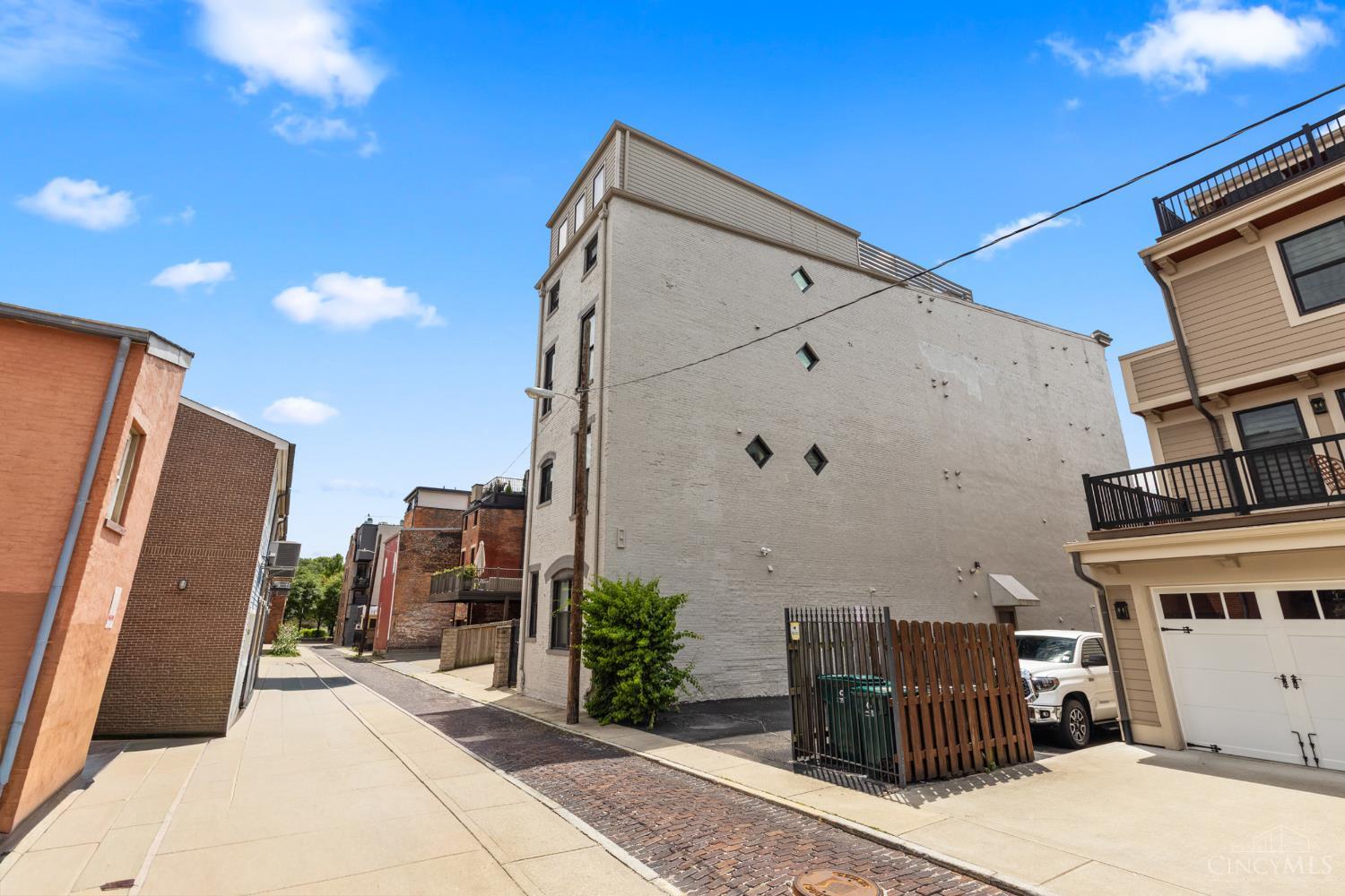 1420 Elm Street 2