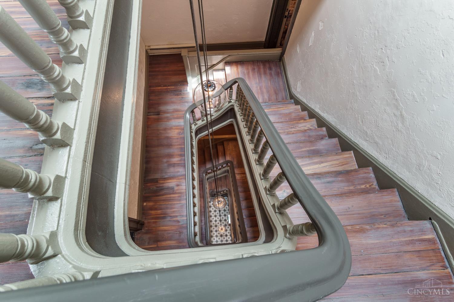 1420 Elm Street 2