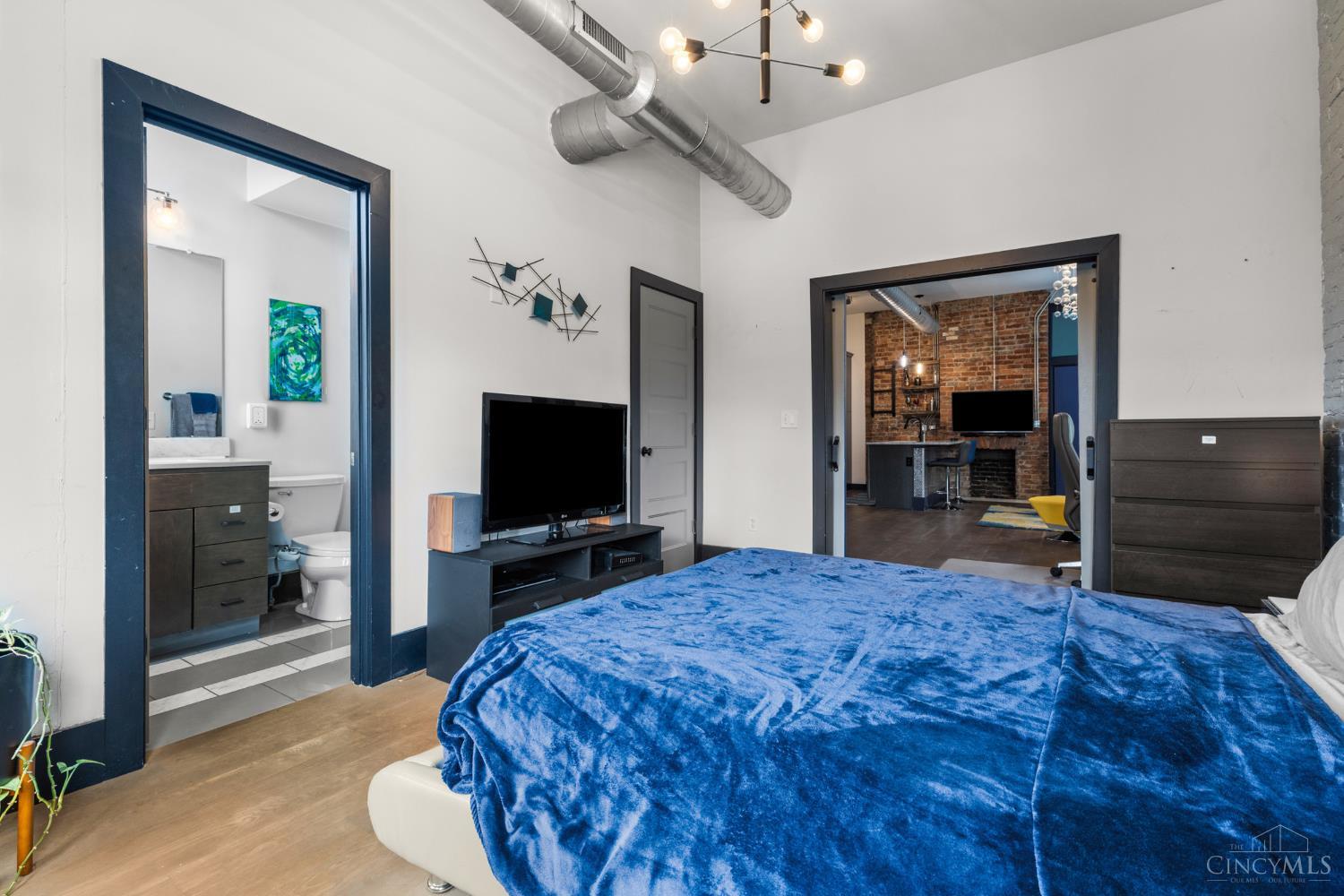 1420 Elm Street 2