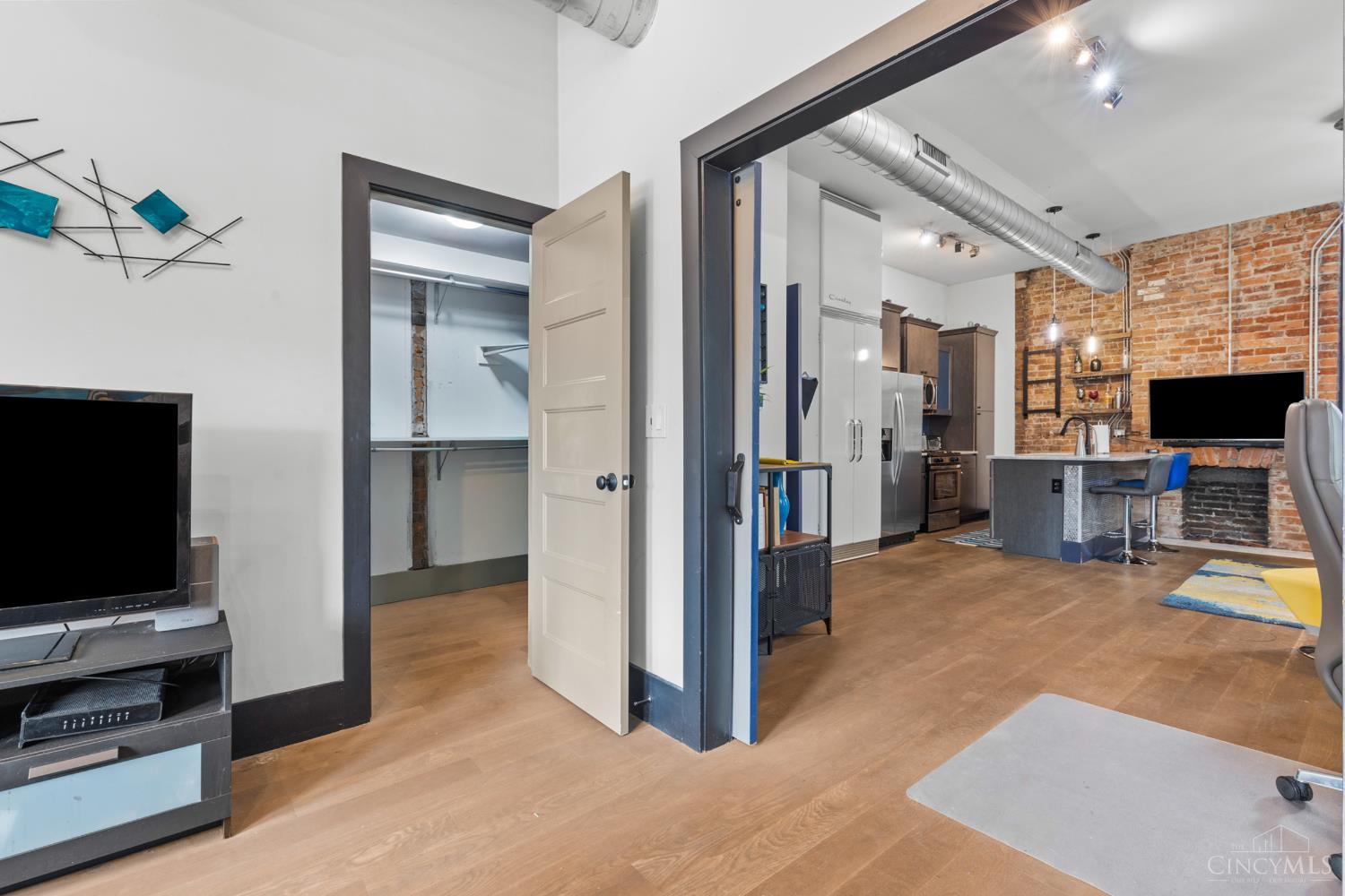 1420 Elm Street 2