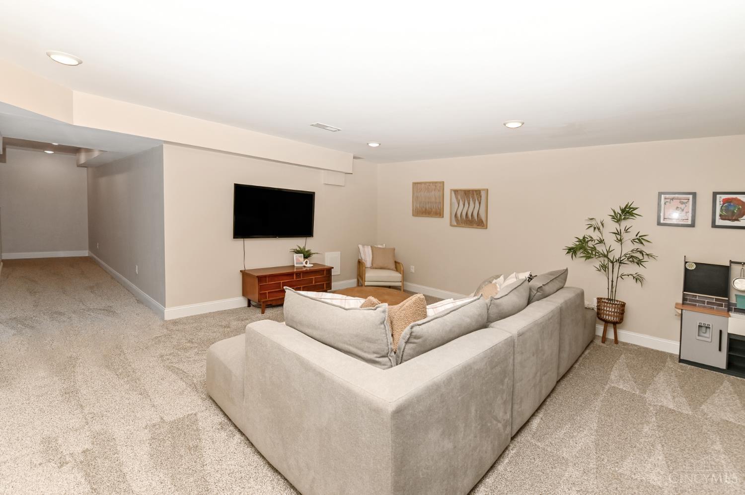6837 Vinewood Avenue
