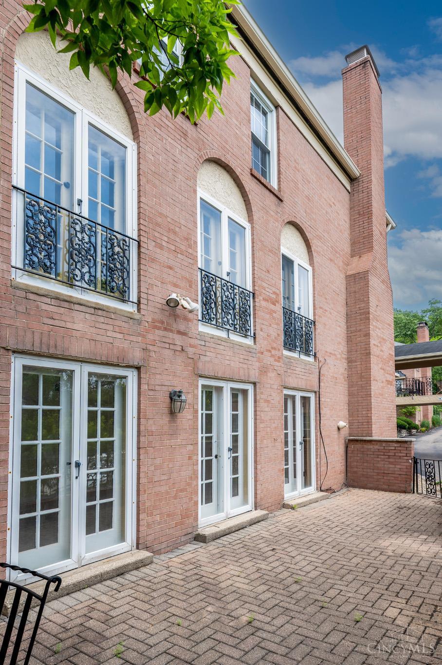 854 Rue De La Paix B1