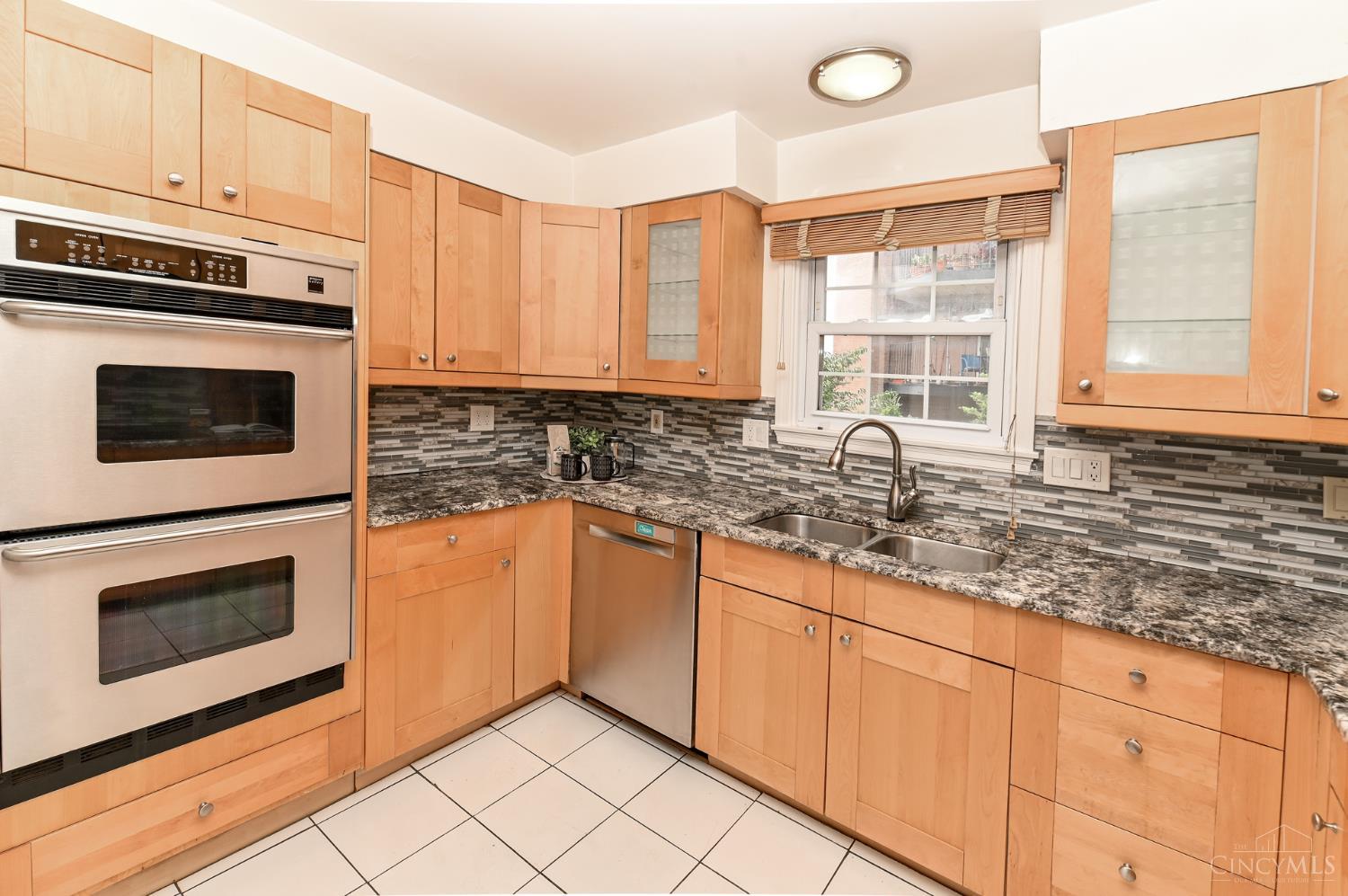 854 Rue De La Paix B1