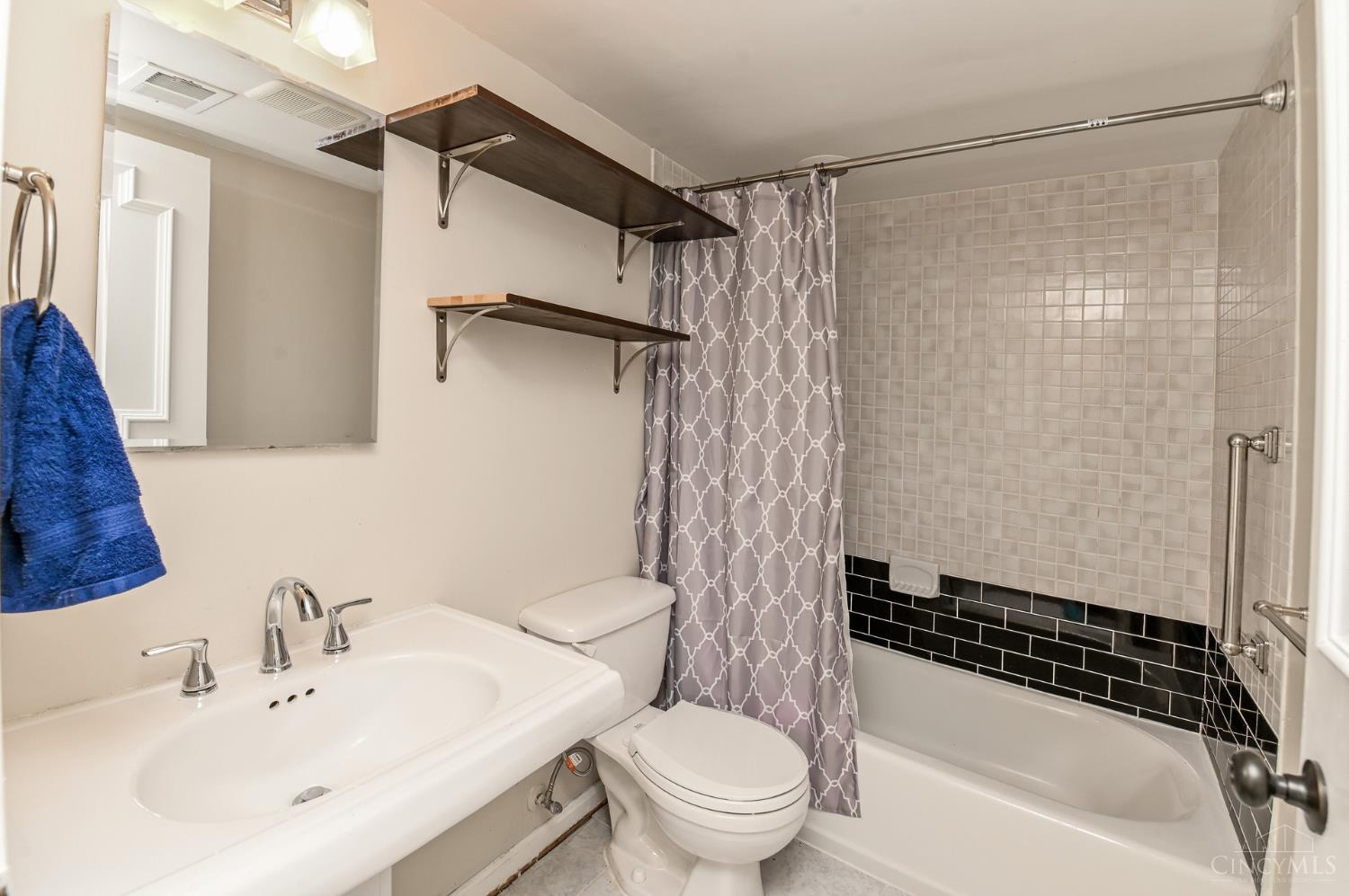 854 Rue De La Paix B1
