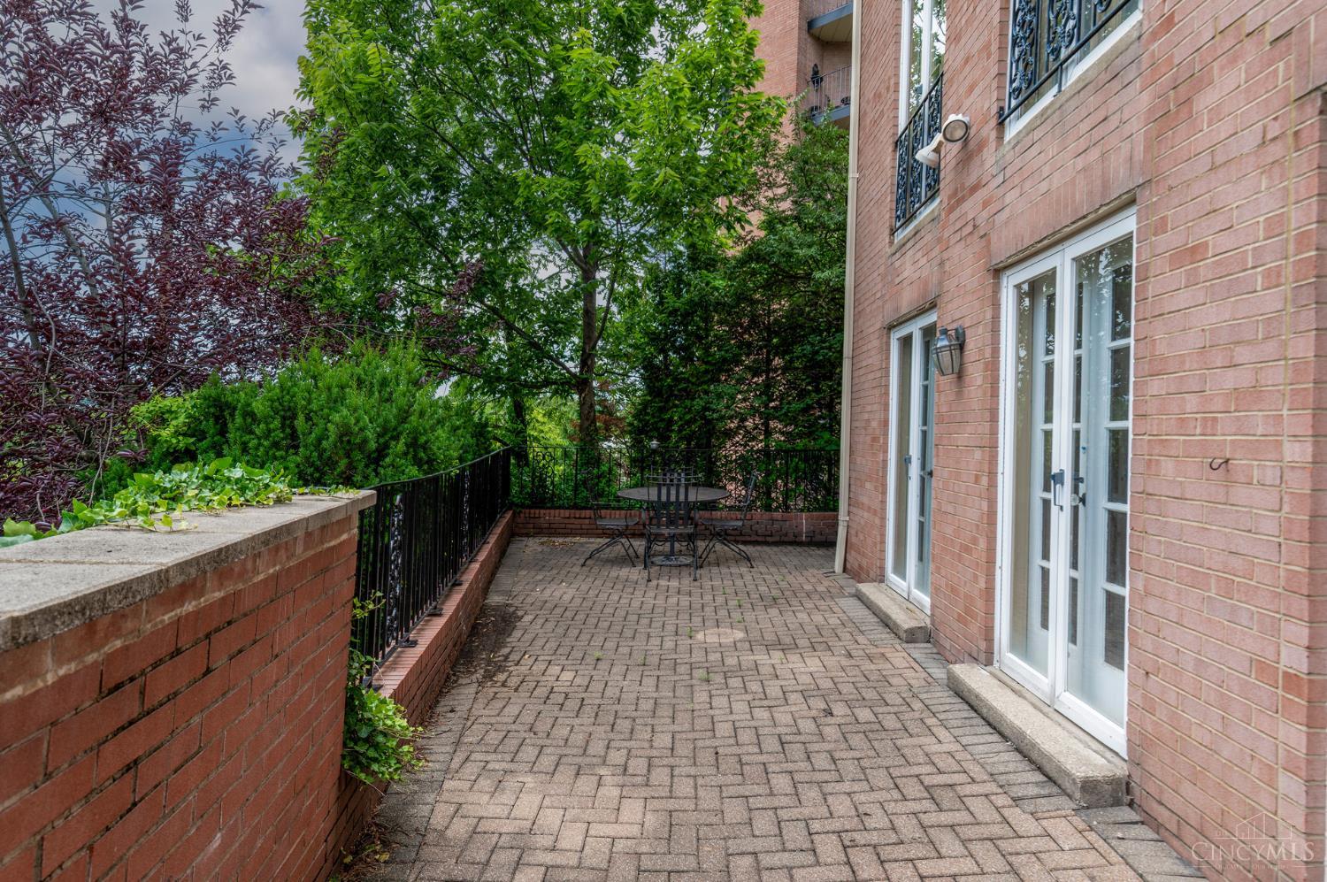 854 Rue De La Paix B1