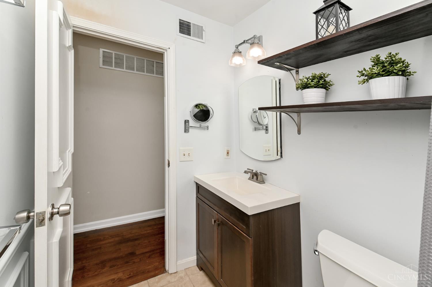 854 Rue De La Paix B1