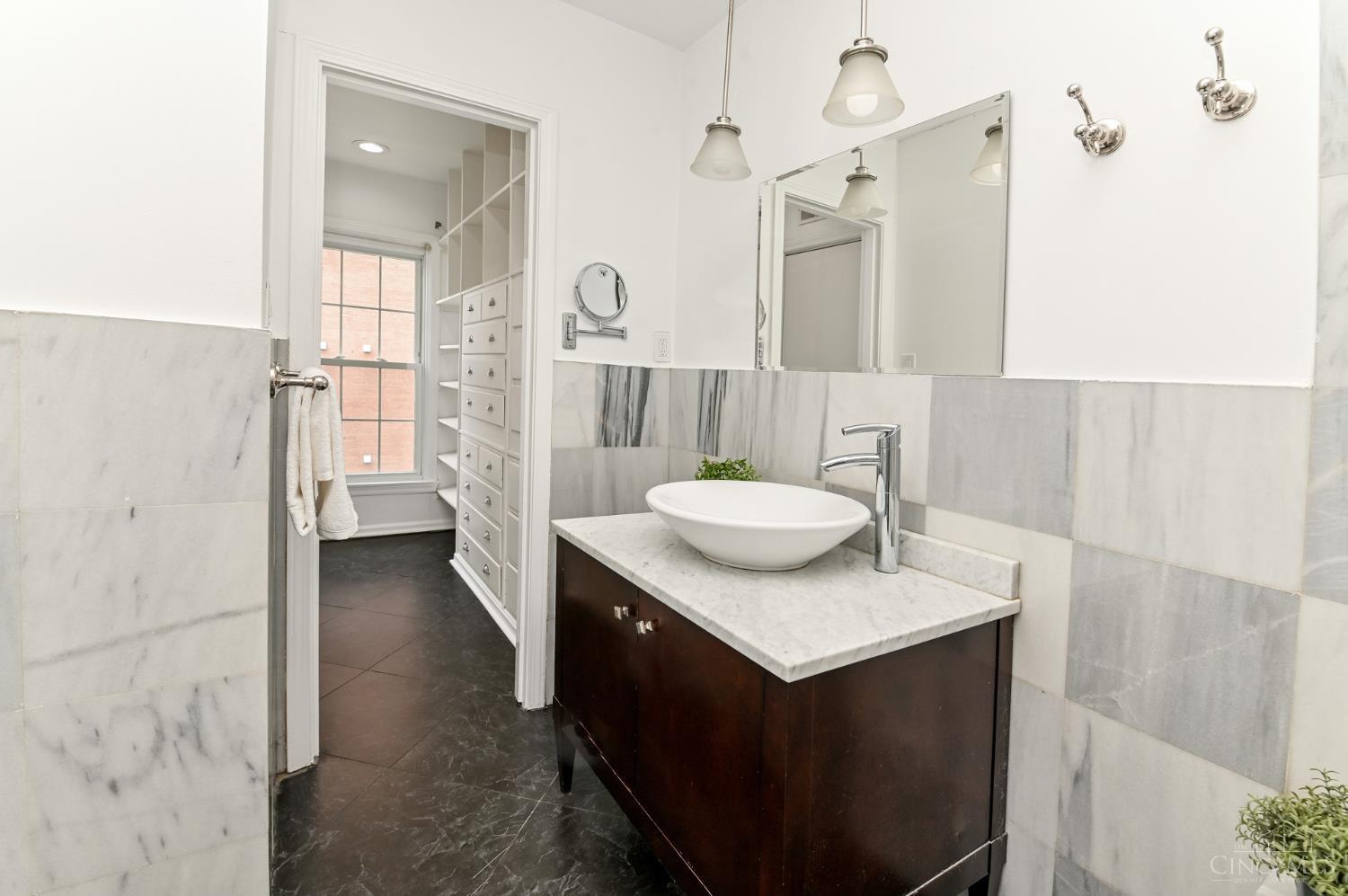 854 Rue De La Paix B1
