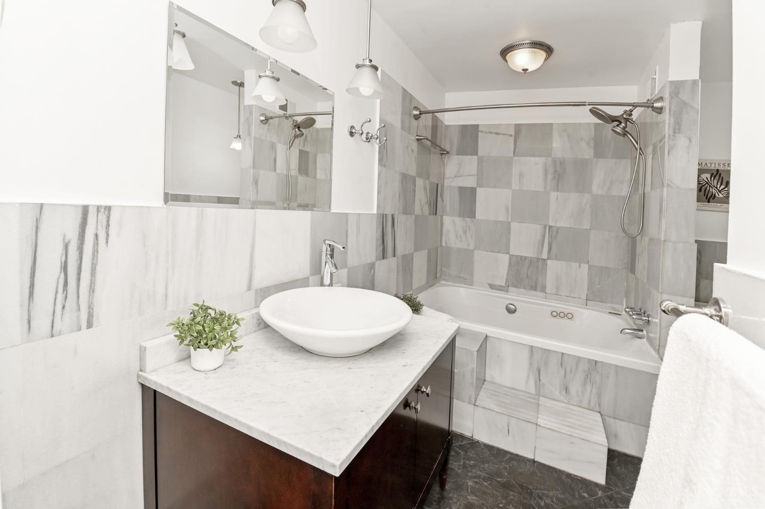 854 Rue De La Paix B1