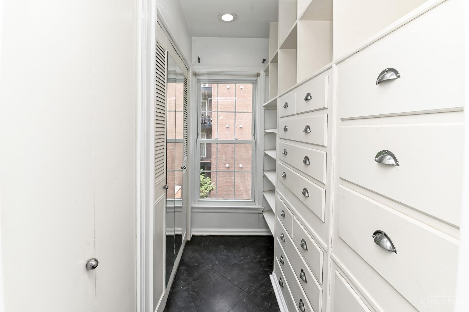 854 Rue De La Paix B1