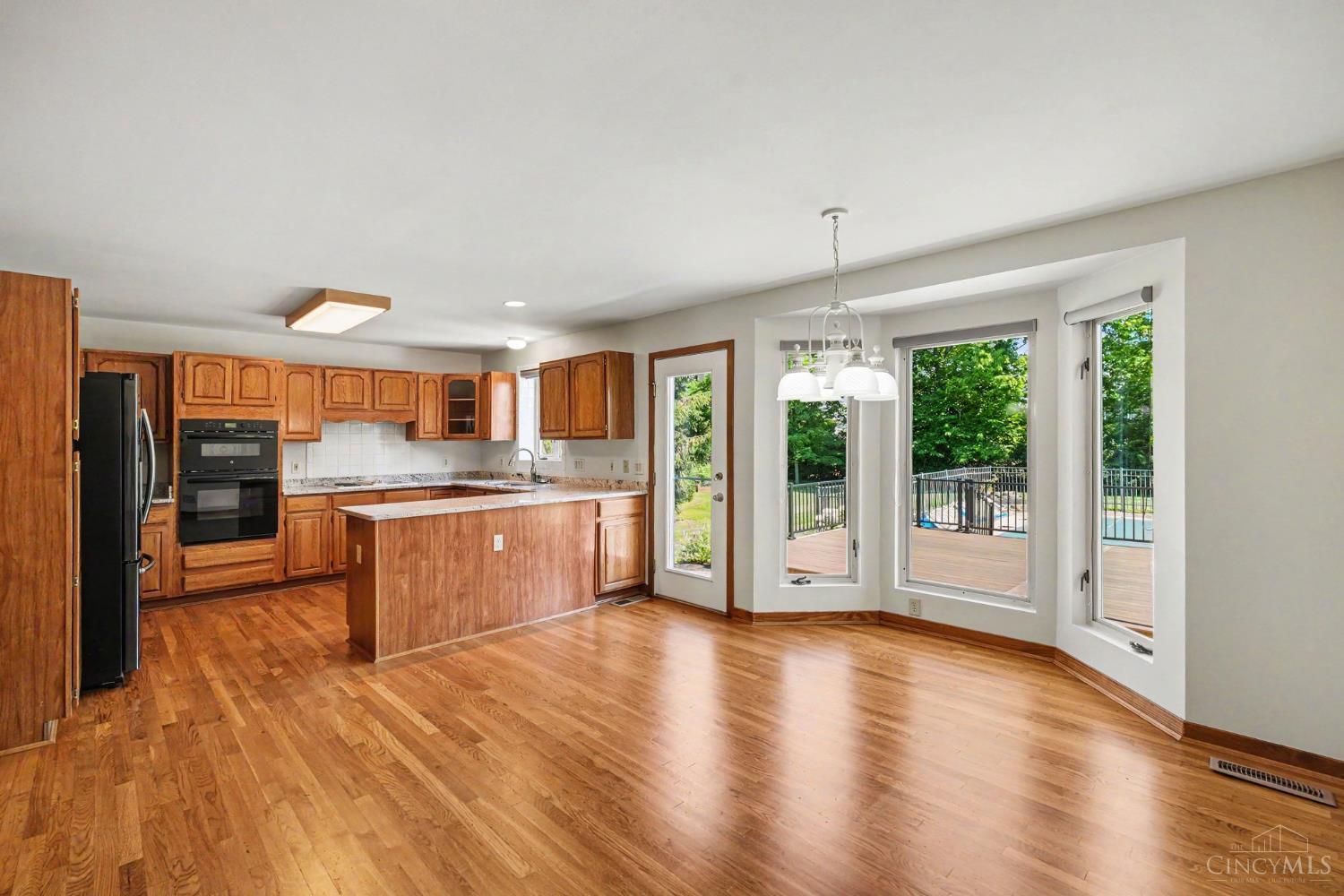 3416 Surrey Lane